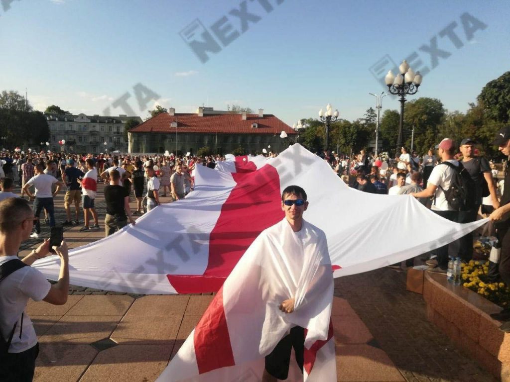 Ogromna flaga w Grodnie