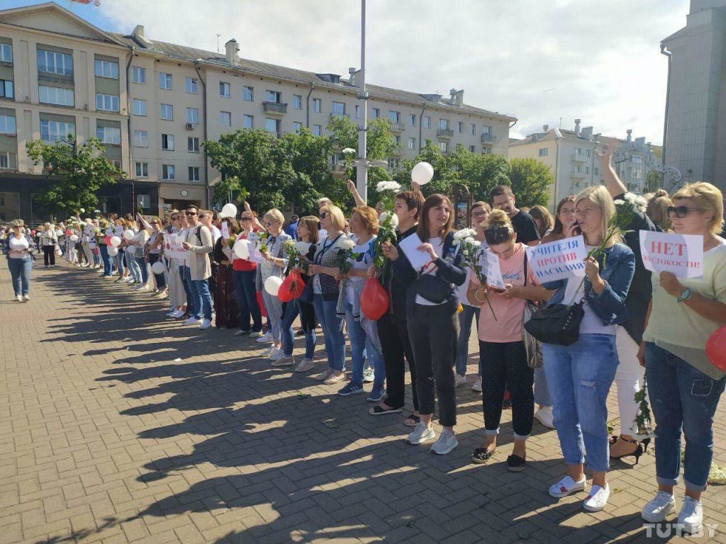 W Mińsku nauczyciele protestowali: "Nauczyciele przeciwko przemocy"
