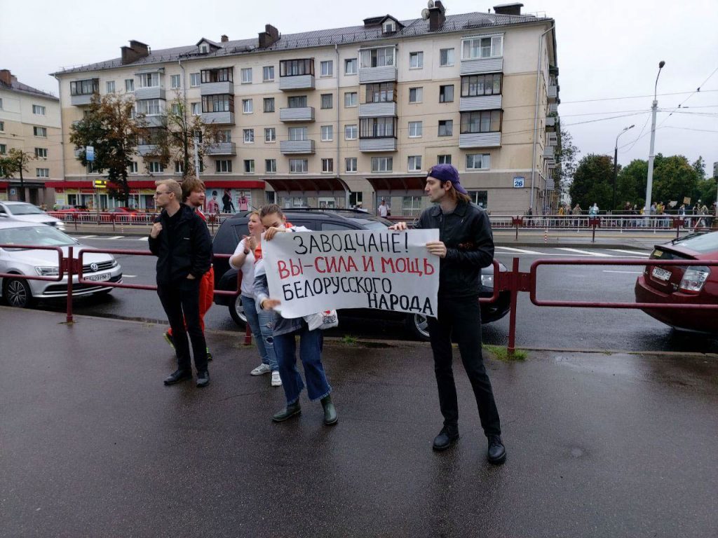 Plakat: "Robotnicy fabryczni - jesteście siłą i potęgą Białorusinów"